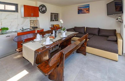 Awesome Home In Nedescina With Wifi - Foto 4