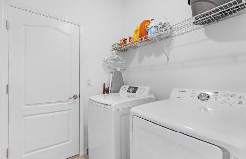 Enchanting 3 Bedroom Home Waterfront Pool and Spa - Foto 14