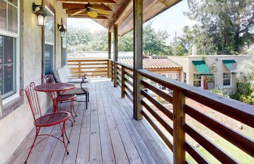 Charming Garage Apartment Near Restaurants, Bars and Historic Downtown - Foto 9