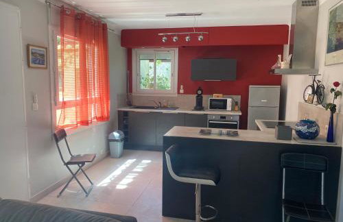 Rez de villa Grand T2 proche plage Marvivo-Sablettes - Foto 3