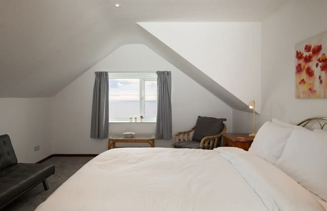 Stunning Beachfront Apt w Balcony Sea Views - Foto 54