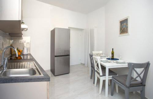 L&S Superior Apartment with Balcony near Old Town and Bačvice Beach - Photo 11