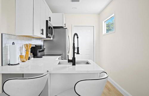 Recently Remodeled + Mins from Beach and Downtown - Foto 15