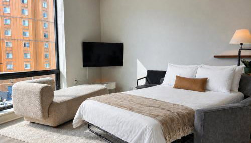 East Side Luxury 1BR Apt - Near Brady St with Balcony and Lounge - Sleeps 4 - Foto 2