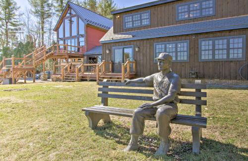 Timeless Red Sox Retreat with Scenic Mountain Views! - Foto 29