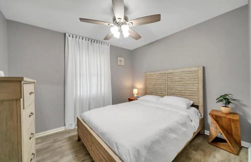 Magnolia - Family-Friendly Comforts, TVs, Grill & Just Steps to the Beach! - Foto 12