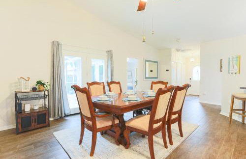 Salty Tide Getaway - Nightlife, Pool, Play, Beach - Foto 31