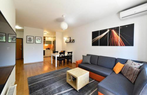 BLOCK APARTMENT PARK with private garage parking - Foto 7