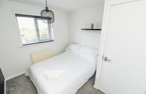 Modern Home in Royston, Free Off-Street Parking, Perfect for Families, Contractors & Work - Foto 9