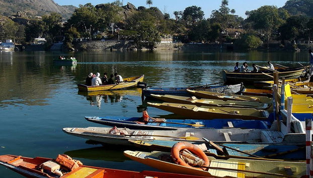 Excursion d'une journée complète au temple de Delwara et au lac Nakki (Mont Abu) - Visite privée - Photo 3