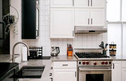 Top 1 Rated 4BR Lincoln Park House - King Bed - Photo 52