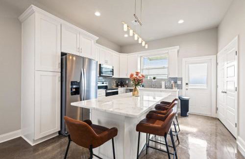 NEW-Upscale-EnSuites-King Bds-Fast WiFi-Quiet Area - Foto 18