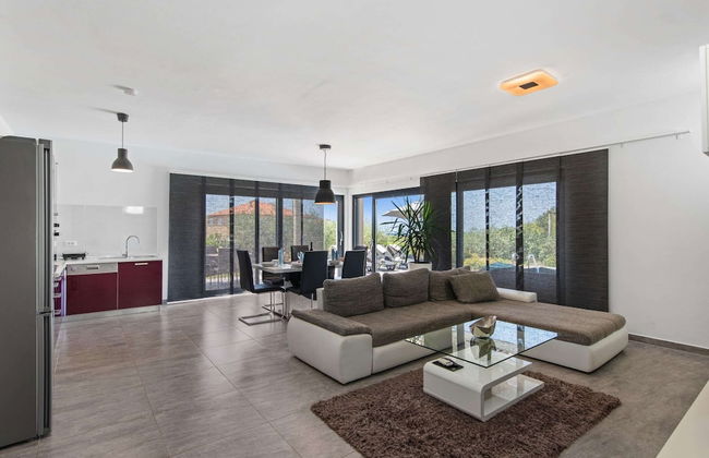 Modern Villa With Pool, Covered Terrace and sea View - Foto 8