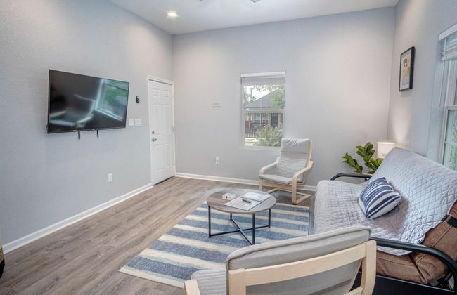 Cozy and Lovely 2BR 2BA Apt A Near Lively Downtown - Foto 5