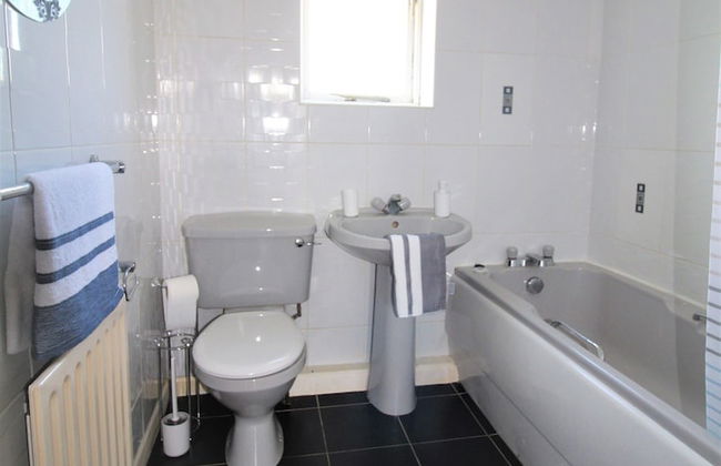 3 Bed House - Garden & Parking - Quiet Cul De Sac - Photo 13