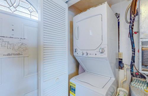 Oceanview condo with pool, beach access, jetted tub, W/D, & AC - Foto 13