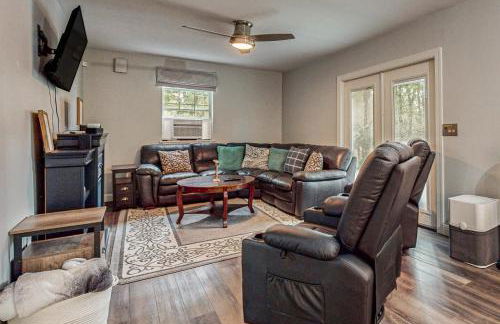 Lakefront Cabin Sleeps 14 - 2 Level Dock - Sun Deck - Foto 7