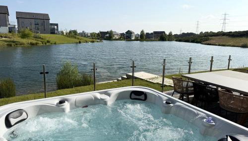 Still Waters - Luxury Lakeside Retreat with Hot Tub - Foto 4