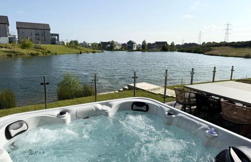 Still Waters - Luxury Lakeside Retreat with Hot Tub - Photo 4