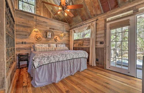 Horse Thief Inn Cabin Retreat with Deck and Hot Tub! - Foto 9