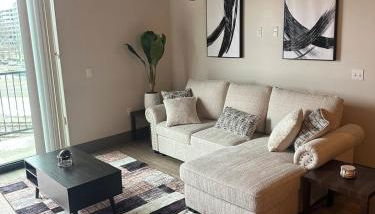 304 New Luxury Downton Condo with Fireplace, 2 bdrm - Foto 2