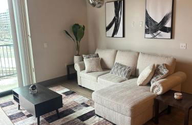 304 New Luxury Downton Condo with Fireplace, 2 bdrm - Foto 2