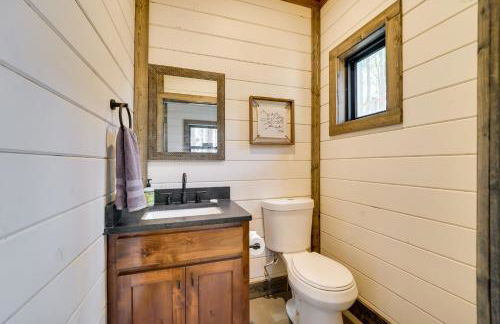 Serene Broken Bow Cabin with Hot Tub and Fire Pit! - Photo 11