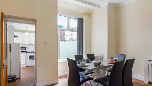 Relax in Comfort 3BR Home for 6 with Full Kitchen, Lounge, Large Bath - Foto 5