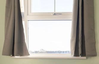 Spacious 2-Bed House, Free Parking, Fast Wi-Fi, Netflix, Contractors Welcome - Photo 12