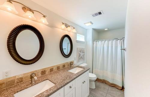 3BR Beach Retreat - Tiki Bar, Ocean Deck, Pet-Friendly & Sleeps 10 - Foto 16