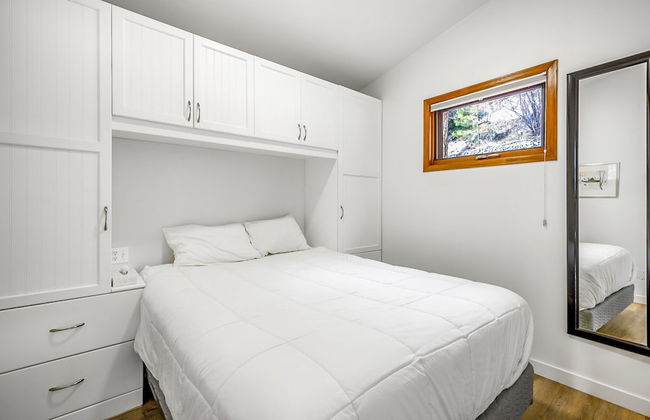 Cozy Cottage by the Lakeshore 4 - Photo 1