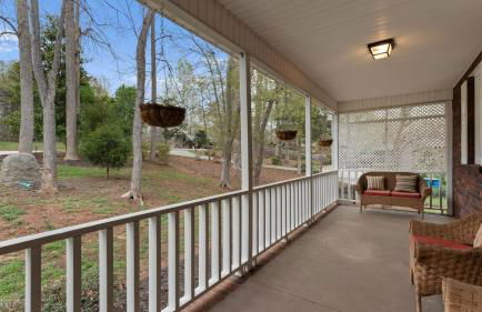 Sleeps 22, Lakefront w/ Private Dock & Pool, 2 Houses Lake Living by Avantstay - Foto 126