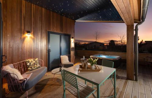 Charterhouse, Strawberryfield Park - Photo 3