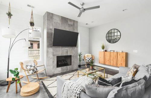 Modern Luxury with Rooftop Deck, 3 mi to Downtown - Foto 34