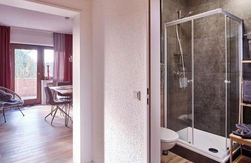 KATARINAS HOUSE mit 2 FeWo stilvoll, gemütlich & zentral Boxspringbett, Parkplatz, Balkon oder Garten - Foto 31