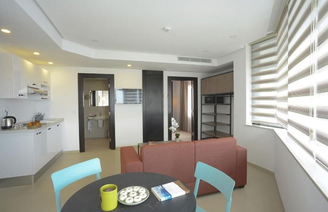 Maia Hotel Suites - Photo 40