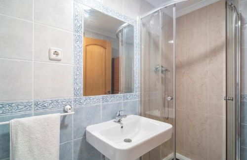 Amplio piso con 4 habitaciones para disfrutar de Málaga con parking gratuito - Photo 55