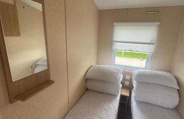 3 Bed Caravan - Sleeps 8 - Pets - Parking - Foto 26