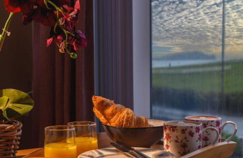 Panoramic Sea-View Family Appartment , Free Parking, Sleeps 6 , Walk to Beach, Station, & Town - Foto 1