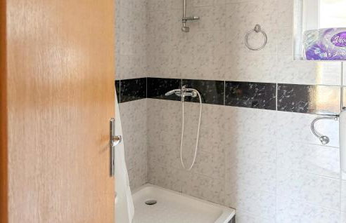 Amazing Apartment In Lukovo Sugarje - Foto 19