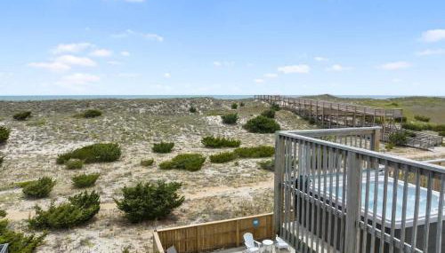 Elegant Updated Oceanfront Home with Pool & Hot Tub - Foto 3