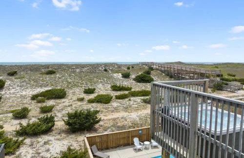 Elegant Updated Oceanfront Home with Pool & Hot Tub - Photo 3