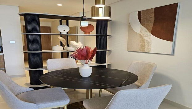 Bliss 1BR Haven with Stunning Sea Views - Foto 3, Servicio de comidas en la habitación