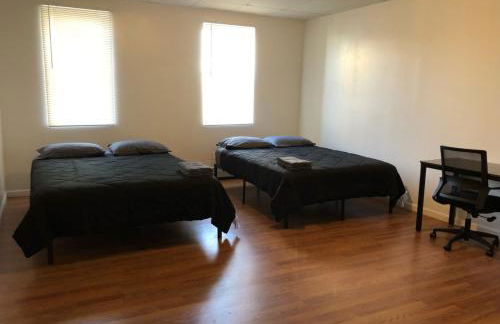 Large apartment, sleeps up to 10 people comfortably, direct NYC Manhattan train only 5 minute walk away, MetLife Stadium FIFA World Cup 25 minutes away - Foto 7