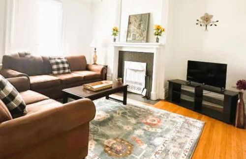 Stunning 3BR-Private Entrance-Renovated-Near City - Foto 1