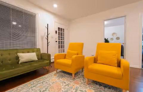 Two Bedroom house in Skokie with full kitchen and parking - Photo 3