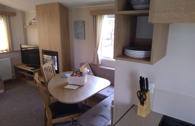 2 Bedroom 6 Berth Caravan With Decking - Foto 5