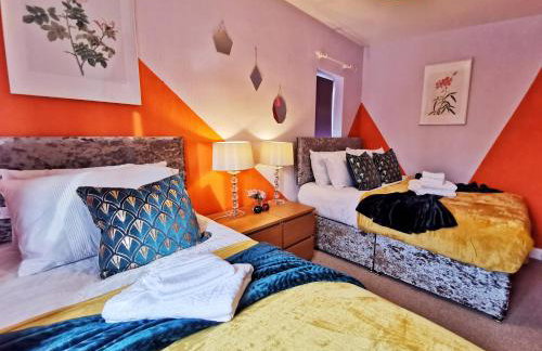 Highstone 4 Bedrooms Home 7 Beds With Parking and Garden - Foto 21