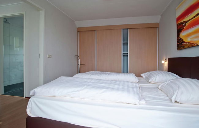 Villa in Maaspark With Sauna and Lake Views - Photo 2