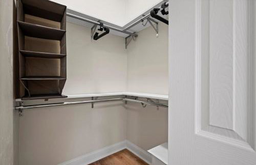 Games,BBQ, Netflix plus FREE Parking Near Bakery Square - Foto 43